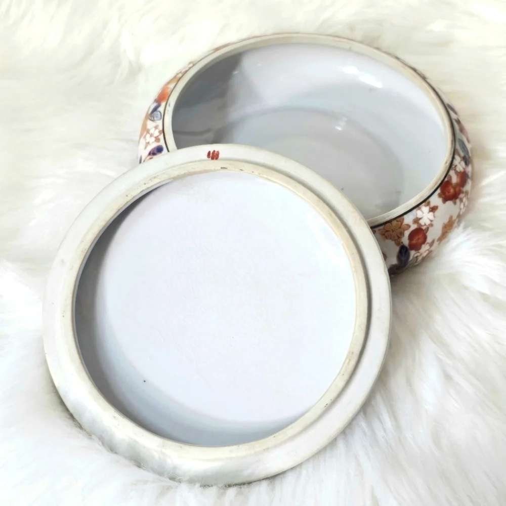 Vintage Collectible Chinese Asian Floral Round Jewelry Porcelain Trinket Box